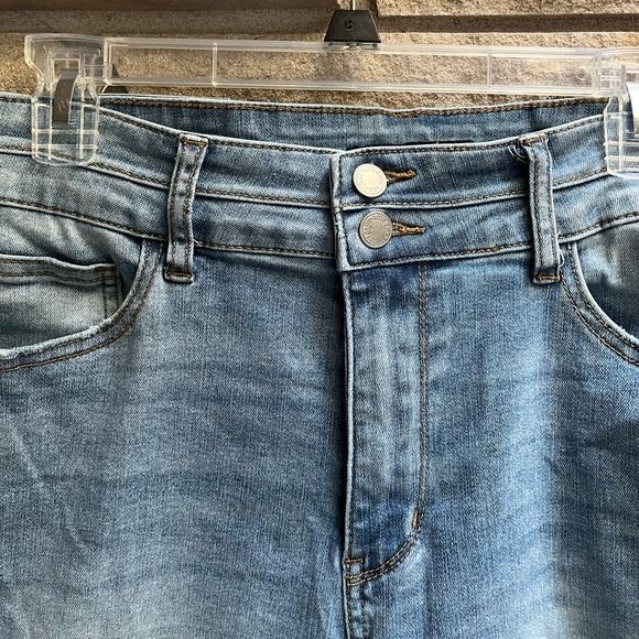 JUDY BLUE Tummy Control High waisted wide crop double button cropped jeans 13 31 - Picture 6 of 12